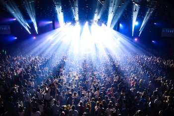 Event Production Rentals A large crowd of people all facing a lit stage